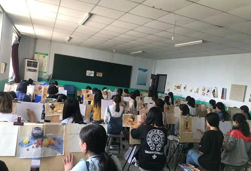 保定新兴工业学校学生课堂