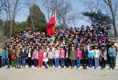 核工业四0四工业学校学生春游