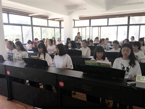 秦皇岛市渤海船舶技工学校幼师专业音乐课