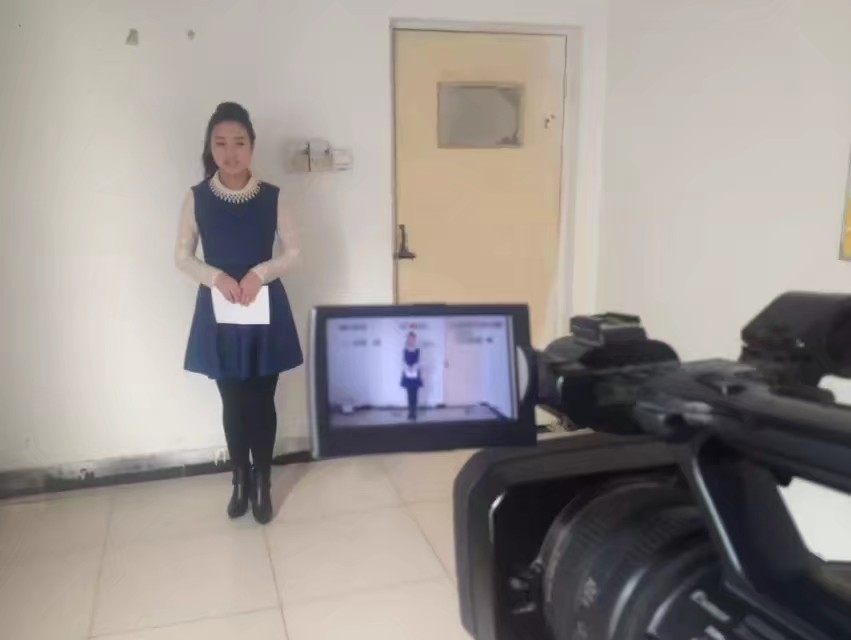 石家庄华师学生在做专业演练