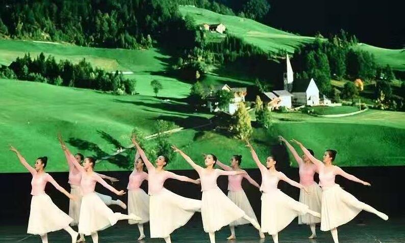 保定市华勘技工学校舞蹈团参加舞蹈汇演