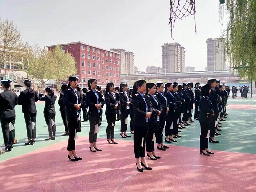 石家庄东华铁路学校铁路运输管理专业学生形体训练课