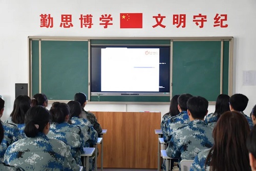 石家庄军兴信息工程中等专业学校学生上课中