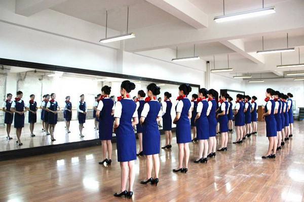 石家庄军兴学校航空服务专业学生实训