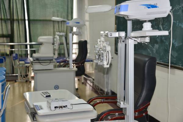 石家庄冀联医学院眼视光配镜设备