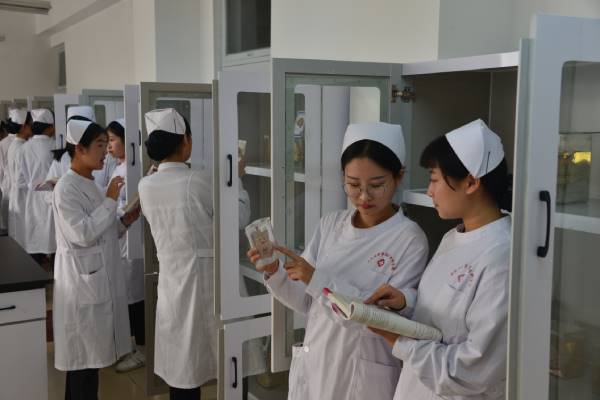 石家庄冀联医学中等专业学校护理实训室
