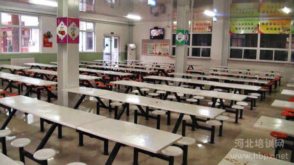 保定富昌中等专业学校食堂