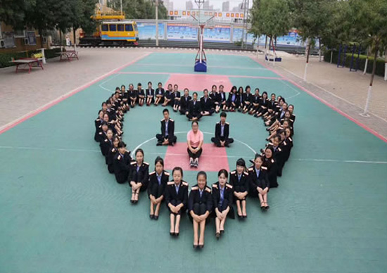 石家庄路翔铁路学校高铁乘务学生