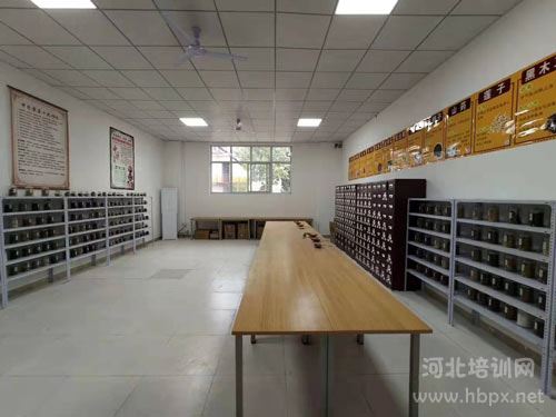 石家庄新希望中专学校中药学实训室