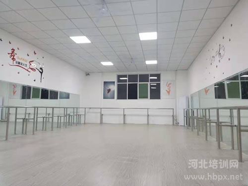 石家庄新希望职业中专学校舞蹈排练厅