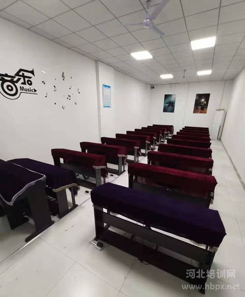 石家庄新希望职业中专学校电钢训练室