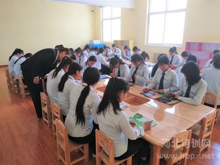 石家庄太行科技中专学校学前教育专业手工课