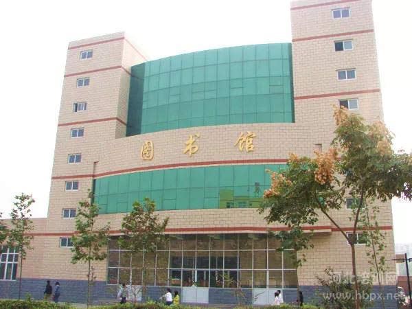 石家庄法商中专学校图书馆