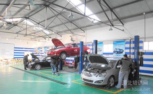 石家庄法商中专学校汽修实训室