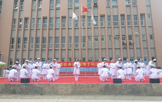 石家庄同济医学院学生庆祝护士节