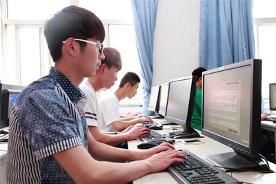 石家庄新华电脑学校学生上课图片