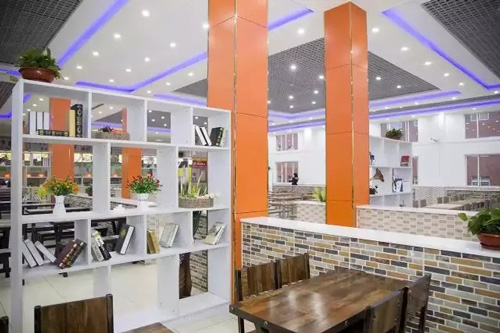 石家庄新华电脑校园餐厅一角