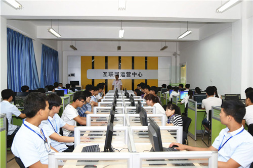 石家庄新华电脑学校学生上课
