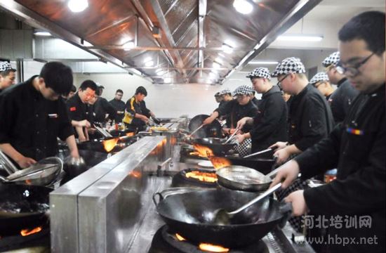 石家庄旅游学校学生烹饪专业学生实训