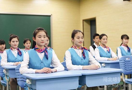 石家庄旅游学校学生上课