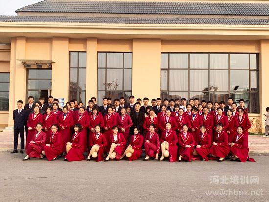 石家庄旅游学校高铁乘务专业学生合影