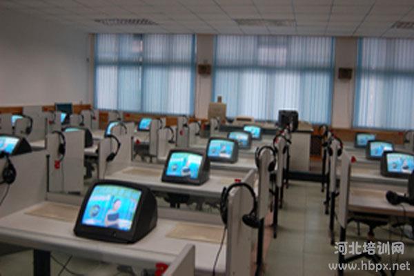 财会学校微机室