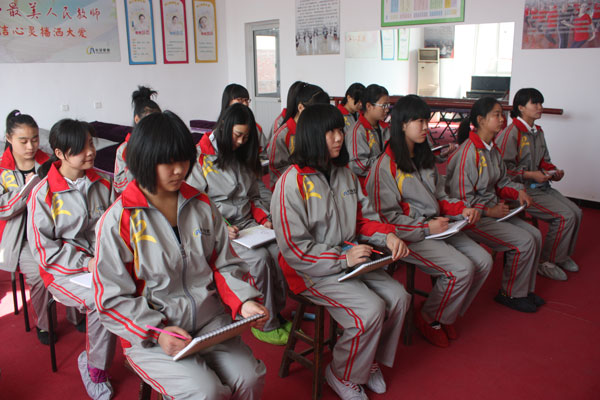 长安无线电学校学生上美术课