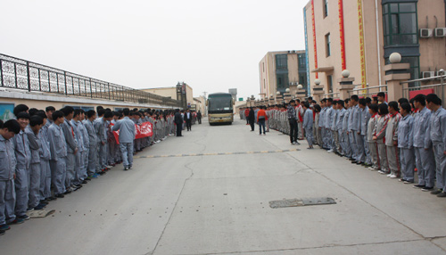 石家庄长安机电技工学校学生欢迎毕业生