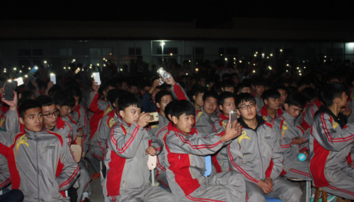 石家庄长安机电技工学校歌手大赛现场