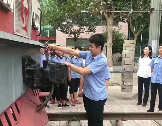 石家庄东华铁路学校电力机车运用与检修专业