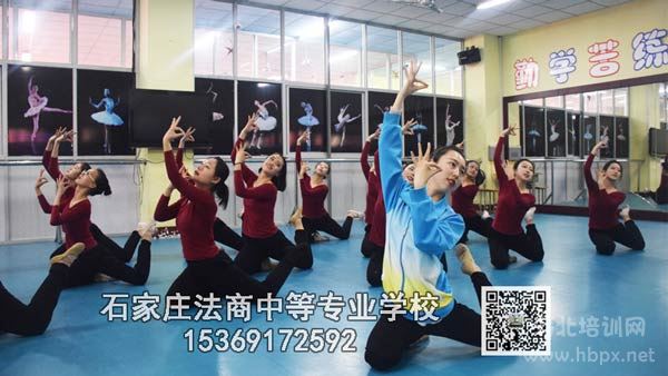 石家庄法商学前教育专业学生上舞蹈课