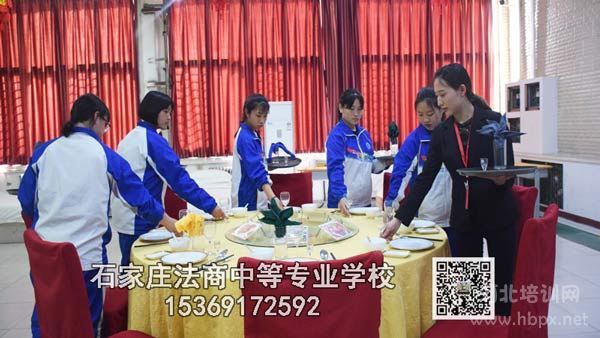 石家庄法商酒店管理专业学生餐饮实训课