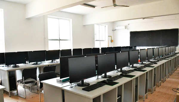 石家庄军兴学校计算机教室