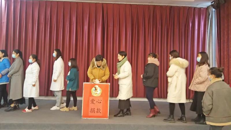 石家庄白求恩医学中等专业学校师生为重病学生张哲爱心捐款