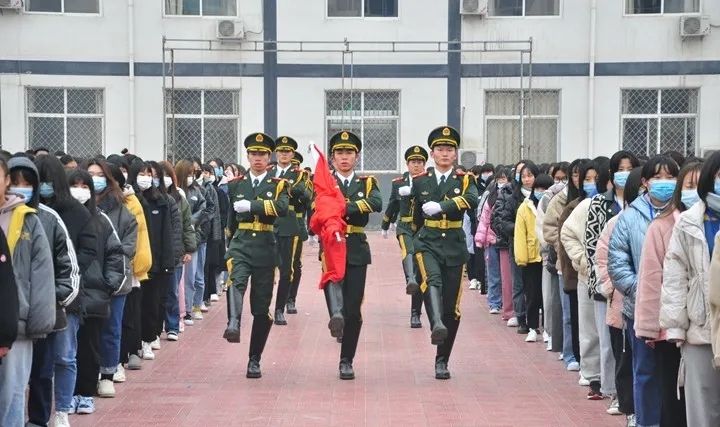 石家庄柯棣华医学院举行十二月份升旗仪式