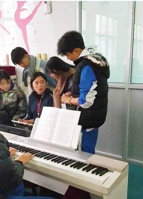 石家庄法商中等专业学校学前教育专业男幼师