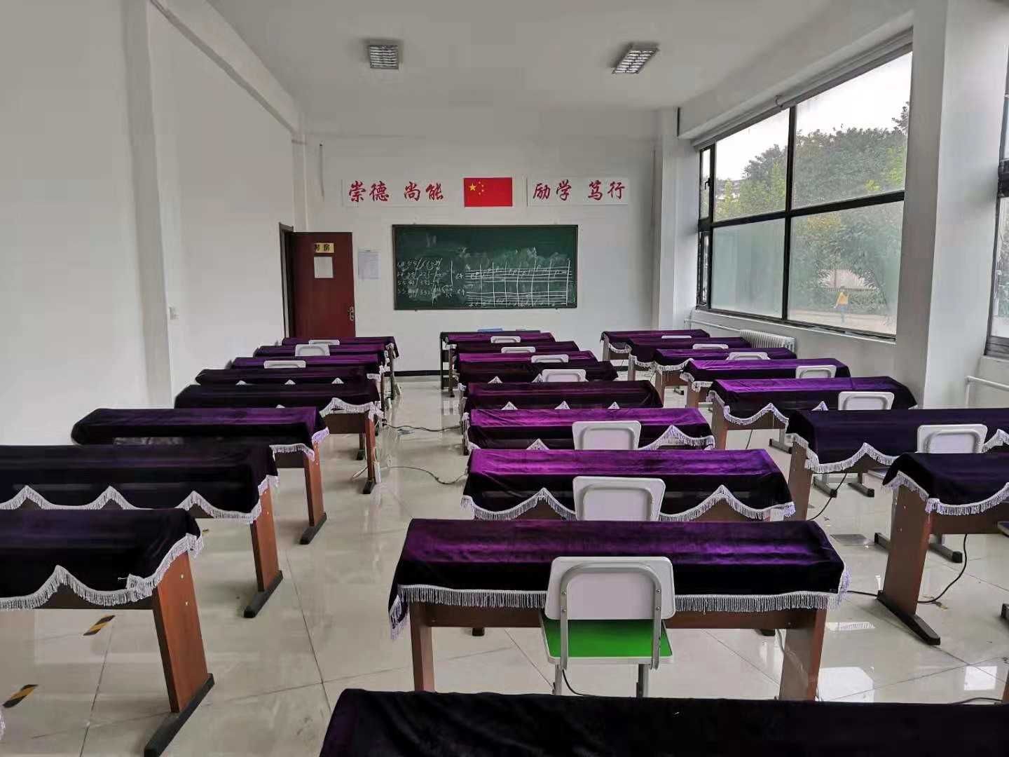 石家庄华师经济管理学校电子琴教室