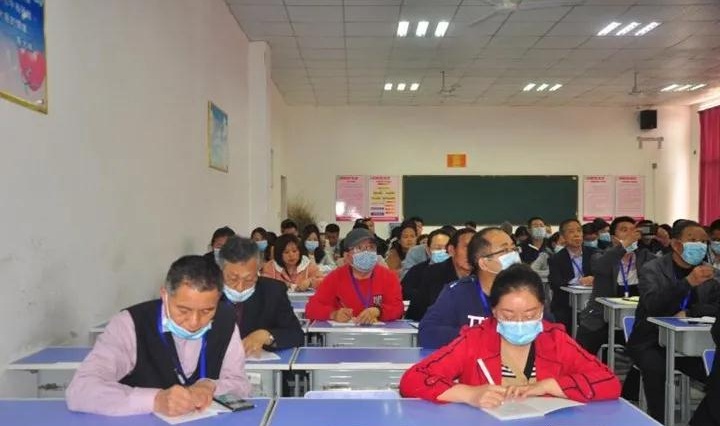 石家庄柯棣华医学中等专业学校举办"依法施教"专题培训会