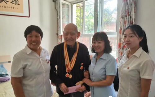 石家庄天使护士学校慰问抗美援朝老兵