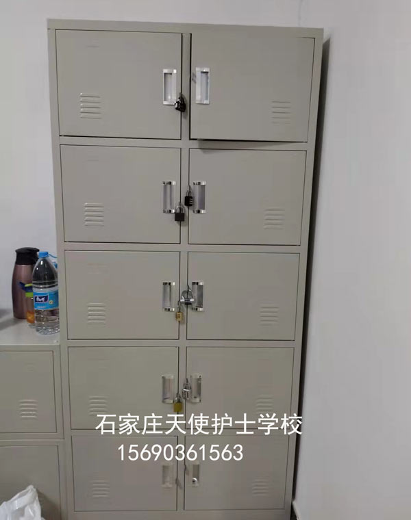 石家庄天使护士学校宿舍内储物柜