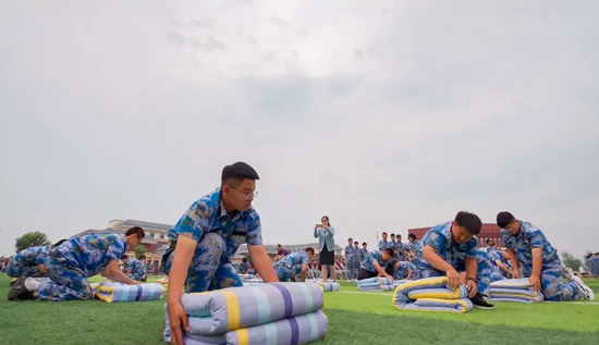 石家庄旅游学校新生叠军被