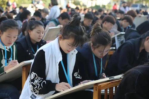 石家庄花都形象艺术学校幼师专业绘画课