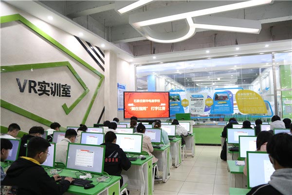 石家庄新华电脑学校打字比赛进行中