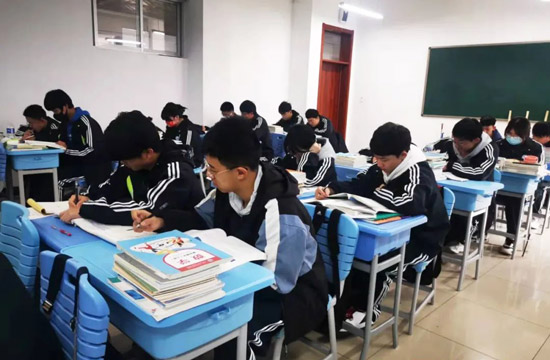 石家庄电子信息学校学生学习