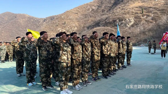 石家庄路翔铁路学校举行2022级春季新生军训结训典礼