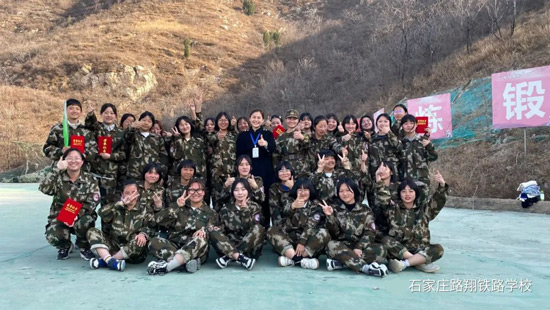 石家庄路翔铁路学校2022级春季新生军训结训