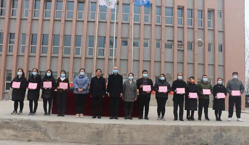 校领导与获奖人员合影