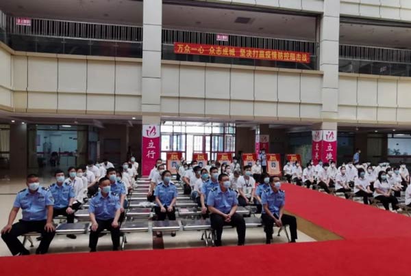 石家庄天使护士学校教职工认真听反电信诈骗宣传讲座