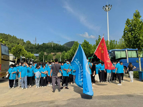 河北同仁医学中等专业学校22秋新生西柏坡红色教育进行中
