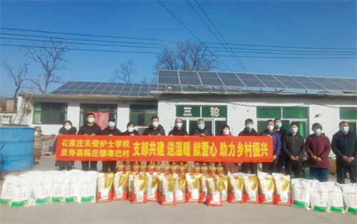 石家庄天使护士学校春节前给灵寿寒巴村送温暖